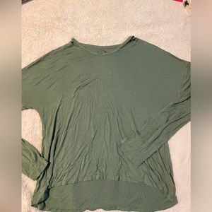 Long sleve with neck cutouts